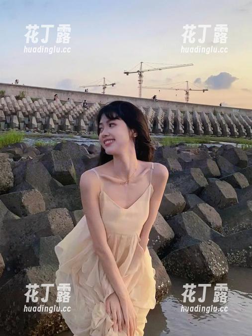 秀人网 - 从清纯到性感，王梓童Doirs红裙写真套图合集，陪你度过无聊时光！.txt