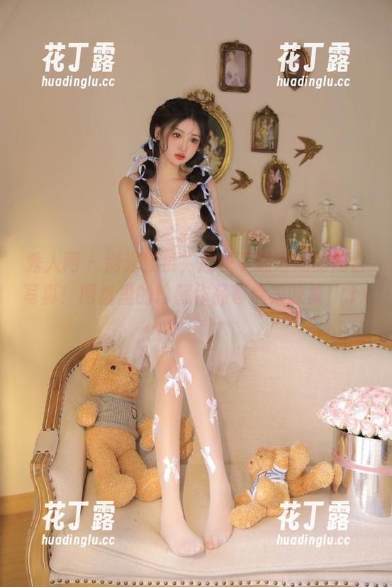 秀人网-璀灿 秀人网 - 别光羡慕,赶快下载璀灿的黑白写真!网盘里的珍藏作品等你来收集!.txt