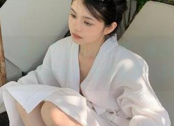 秀人网 - 天台之上的程程程：缤纷时光图集，尽享独特的写真资源！.txt