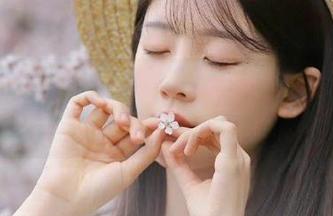 秀人网 - 西希白兔肉丝作品分享，无圣光纯净原图彰显魅力.txt