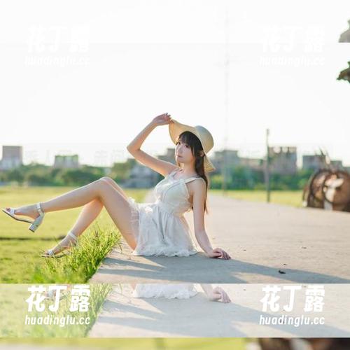 秀人网-赤间菀枫 秀人网 - 赤间菀枫与夏天的邂逅:惊艳写真合集与时尚图集盘点.txt