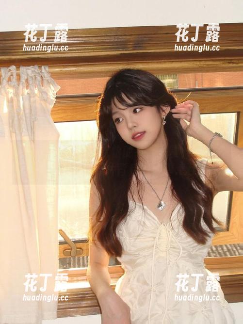 秀人网 - 走进顾欣怡的礼服写真：那些令人陶醉的照片背后的故事.txt
