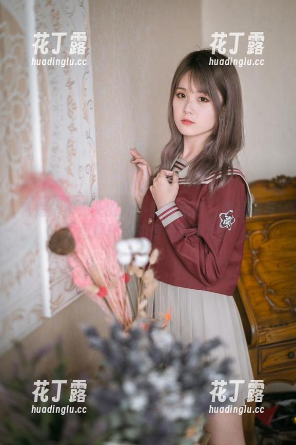 秋楚楚不秃头 秋楚楚不秃头的女仆魅力无限:作品集与原图揭秘她的传奇故事.txt