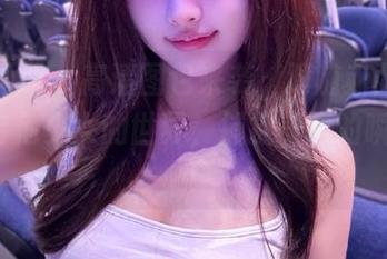 稚乖画册 - 高清图包来袭，跟随赤西夜夜深入吉他少女的世界，捕捉美丽的瞬间.txt