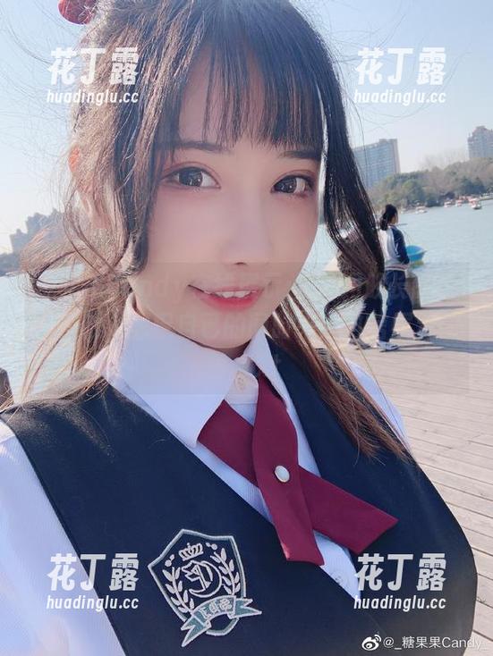 糖果果Candy在线展示：12月舰长的写真资源，调侃自己的同时来点自信展示吧！.txt