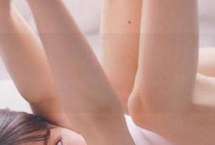 紧急企划 - 热门见希w肉丝OL图包下载，快来体验她的精彩写真作品吧！.txt