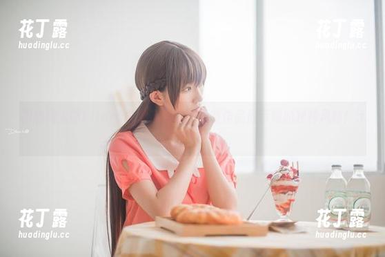 跟随绮太郎kitaro的女友图册，最新作品展示她的独特风格！.txt