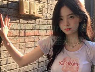 美媛馆 - 清新脱俗的Carina梦绮，美足摄影作品解析，尽显无圣光的美感.txt