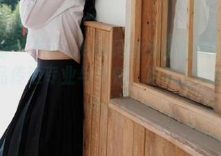 美媛馆 - Manuela玛鲁娜职业装图集：用作品传达专业与个性，职场女性的新标杆.txt