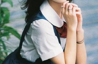 美媛馆 - 伊雨蔓Fiona毛衣写真高清下载，捕捉优雅与温暖的瞬间.txt