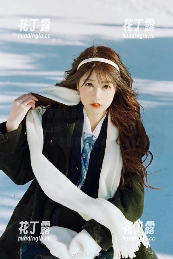 美媛馆 - 唐琪儿Beauty携手女孩写真图包，带你感受不一样的青春色彩与个性风格，尽在细腻的镜头中。.txt