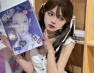 美媛馆 - 精选作品：小海臀rena在户外的独特魅力，感受人与自然的亲密互动.txt