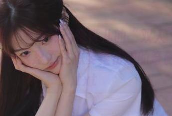 美媛馆 - 幸好有杨晓青儿的“双人”写真，原图让人忍不住想要模仿她的奇葩姿势.txt