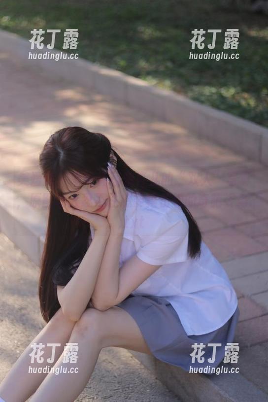 美媛馆 - 幸好有杨晓青儿的“双人”写真，原图让人忍不住想要模仿她的奇葩姿势.txt