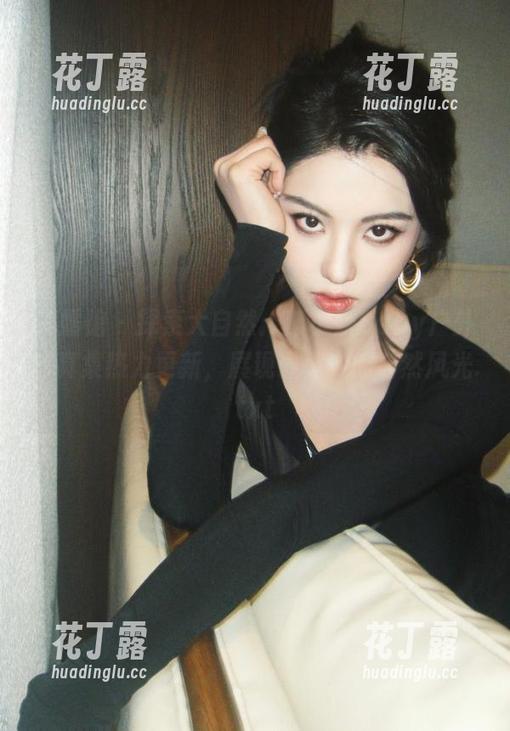 美媛馆 - 探索大自然：狐小妖Baby户外写真集热力更新，展现最真实的自然风光.txt