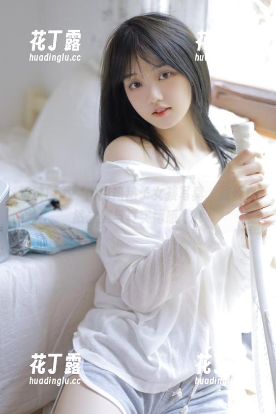 精选原图：肉扣热热子女孩写真，展现自然之美与真实情感.txt