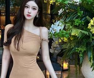 花漾show - 让我们来一起欣赏尤妮丝egg的白衬衫套图分享，感受她的灵动.txt