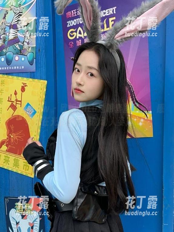 花漾show-欧阳LuLu 花漾show - 欧阳LuLu透明套图私拍:感受她在光影中展现的动人姿态.txt