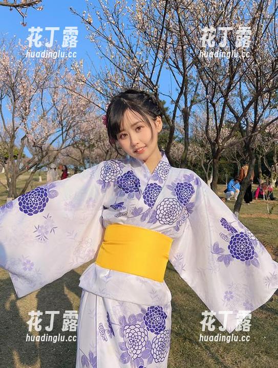 萌芽儿o0 萌芽儿o0短裙作品全集:每一瞬间都是青春的绽放与活力的表达.txt