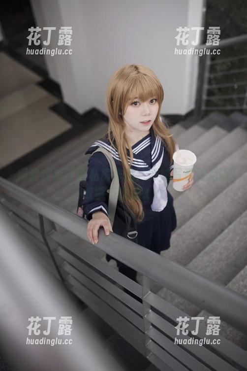 虎森森 探索虎森森的私房作品:妹妹写真背后的故事与情感.txt