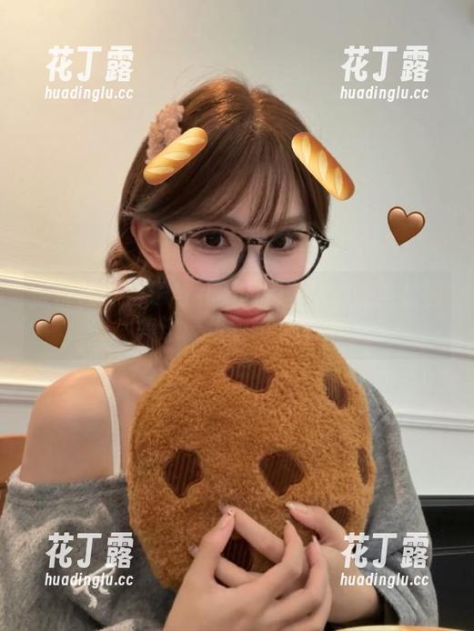 蜜桃社 - 杏子与礼服的完美结合：全套图集记录优雅瞬间.txt