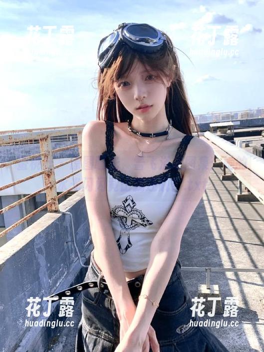 蜜桃社 - 原图曝光，雪飞浴室图集：她的水光闪闪竟比我还靓！.txt