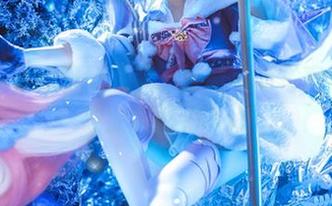 蜜汁猫裘的职场风采：全新高清写真集尽显职业装魅力.txt