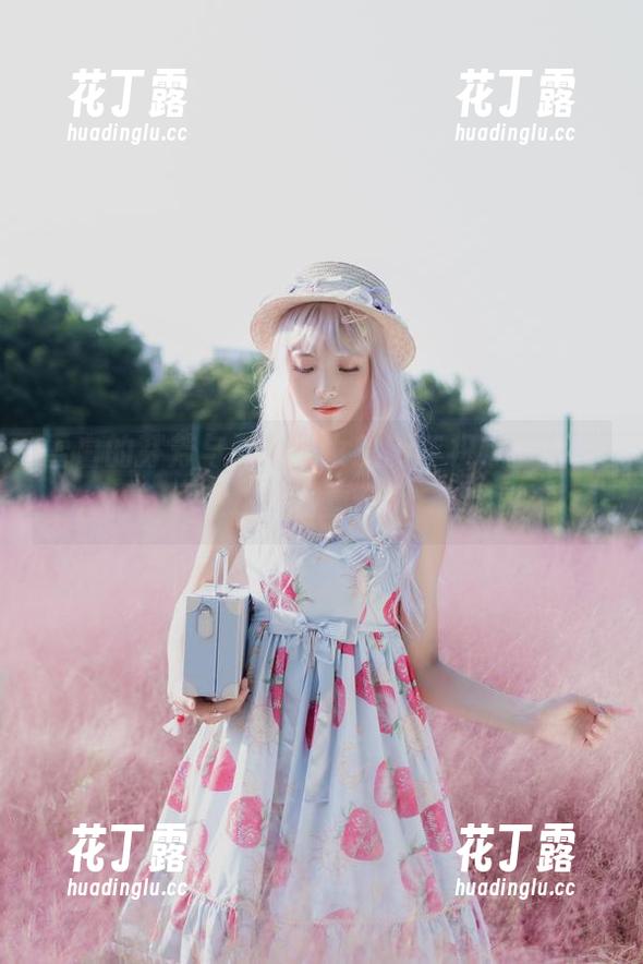 雪白的芬芳与西瓜少女的新年祝福福利自拍，尽在这个写真合集之中.txt