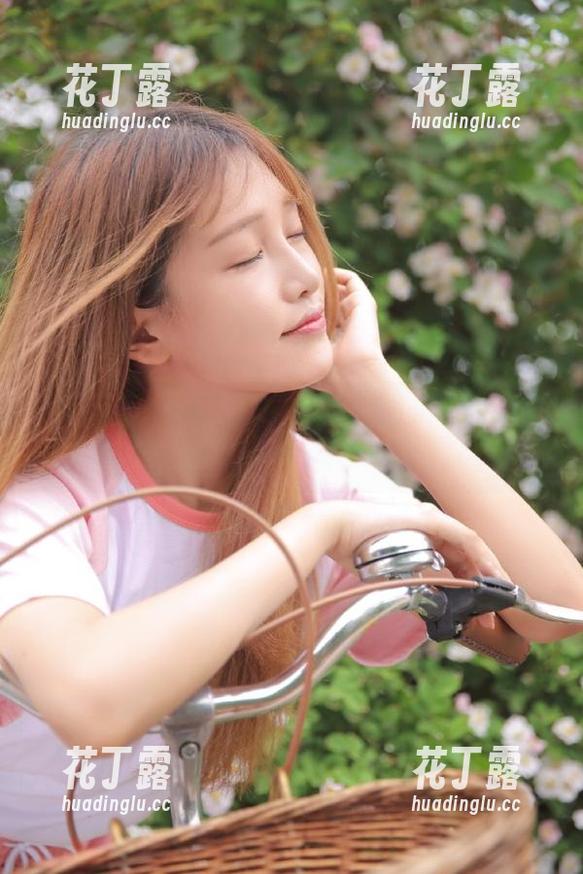 觅芙少女-依依 觅芙少女 - 依依美足盛宴,图集中的每一脚都是画中仙!.txt