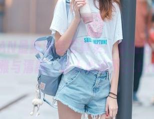 许岚LAN最新泳装写真集：穿越时光的优雅与清新，让人心动不已.txt