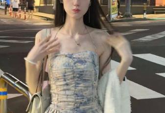 语画界 - 惊艳四座的Emily顾奈奈灰丝写真合集，免费下载畅享绝美视听体验.txt