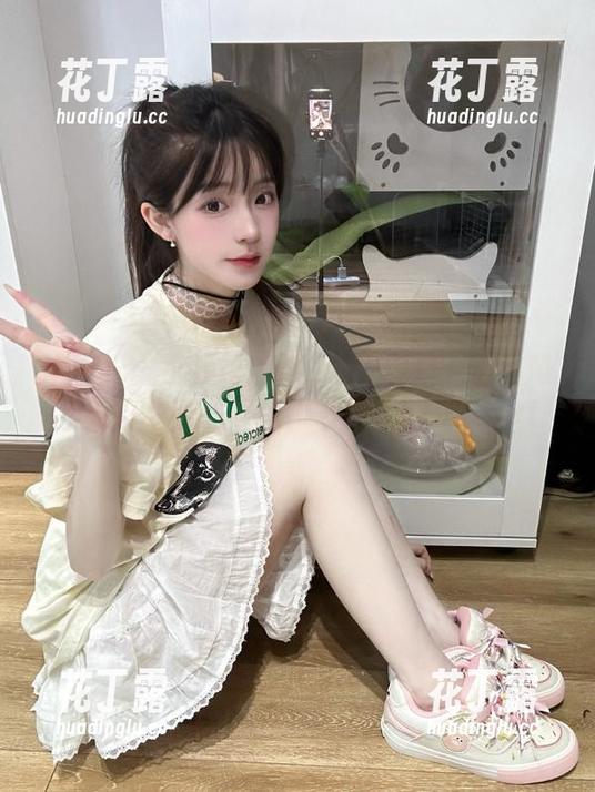 语画界-小海臀Rena 语画界 - 小海臀Rena校园写真之旅:唯美原图与图册展示青春的无限可能.txt