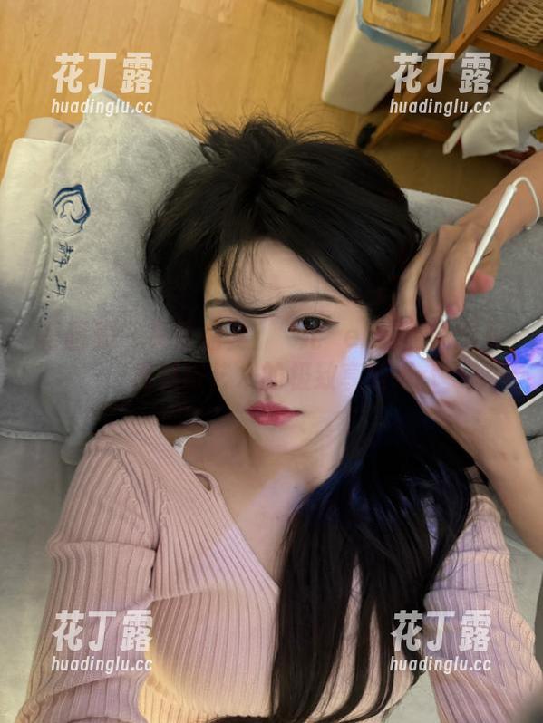 语画界 - 感官盛宴：玥儿玥er的丝袜图册，视觉与艺术的极致享受.txt