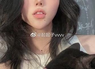 从青涩到优雅，“起起子vvvv”的校服美图与照片让你心动.txt