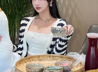 快来围观！过期米线线喵全新连衣裙cos作品更新，让美丽照亮你的生活！.txt