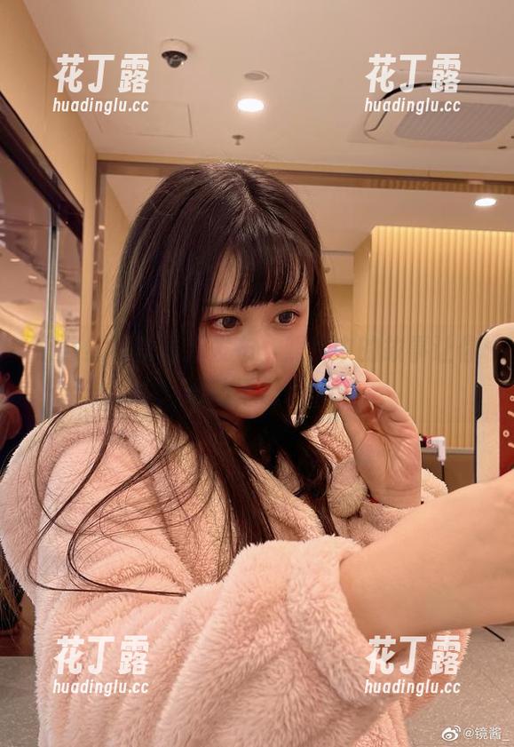 镜酱纺写真最新发布，照片中的故事让你心动不已.txt