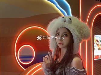 阮邑Fairy的泳装时光：别致cos与精美照片交融，捕捉每一个动人瞬间.txt