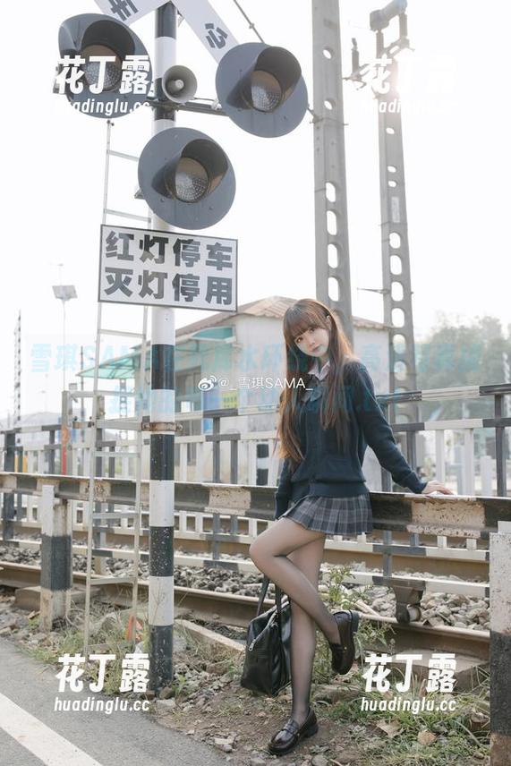 雪琪SAMA 雪琪SAMA在死库水环绕中,高清写真捕捉她的每一个动人瞬间.txt