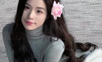 青丘女神 - 少华丝袜写真集：每一套图都是魅力与时尚的绝妙结合.txt
