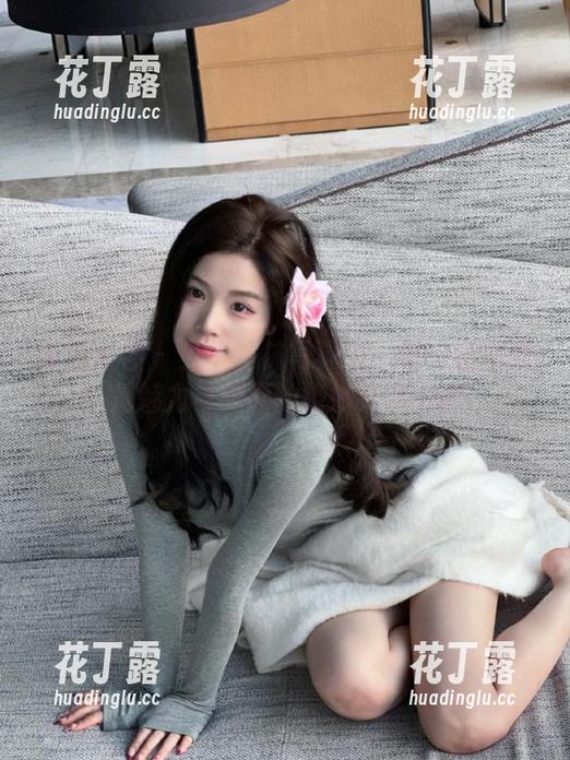 青丘女神-少华 青丘女神 - 少华丝袜写真集:每一套图都是魅力与时尚的绝妙结合.txt