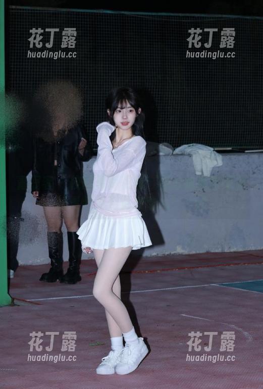 青豆客 - 校园写真更新：温心怡教你如何让青春岁月更加动人！.txt