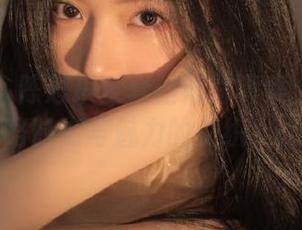 青豆客 - 陈思琪全套丝袜写真集：带你领略时尚与魅力的交织.txt