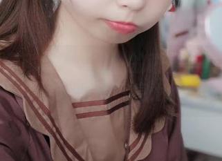 捕捉温柔瞬间：香川澪的睡裙写真与图集展现浪漫气息.txt