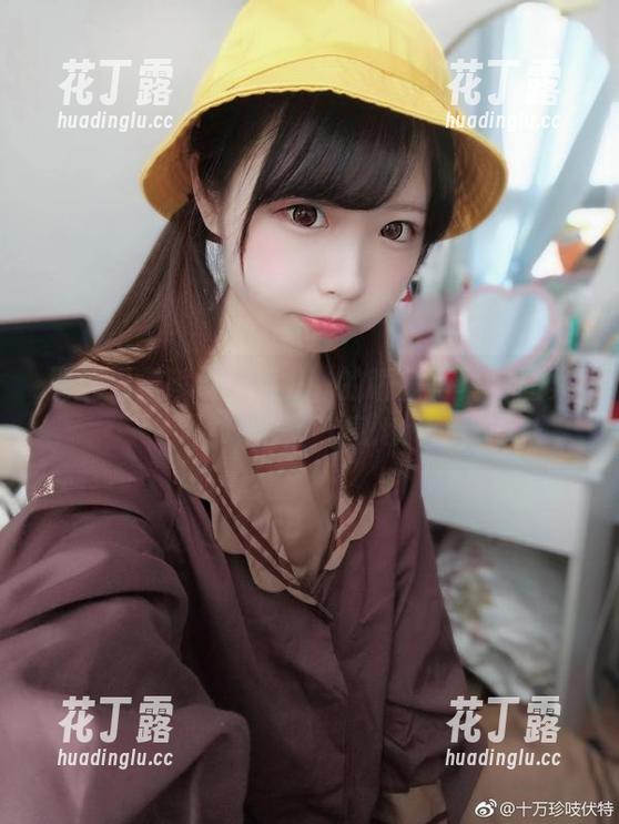 香川澪 捕捉温柔瞬间:香川澪的睡裙写真与图集展现浪漫气息.txt