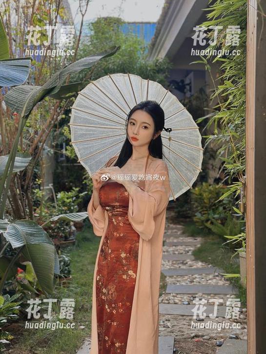 鬼畜瑶在不在w油亮写真集精选，探寻她在艺术中的独特表达与故事.txt