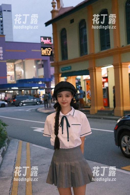魅妍社-FoxYini孟狐狸 魅妍社 - FoxYini孟狐狸的短裙写真集:分享那些让人心动的瞬间.txt