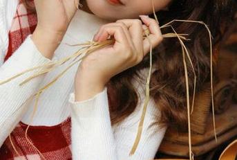 魅妍社 - Jenny佳妮的毛衣写真美图分享，资源丰富，冬季时尚不容错过.txt