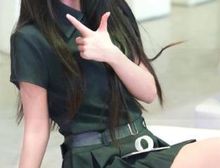 魅妍社 - 王婉悠办公室写真：美图描绘下的职场魅力与青春气息.txt