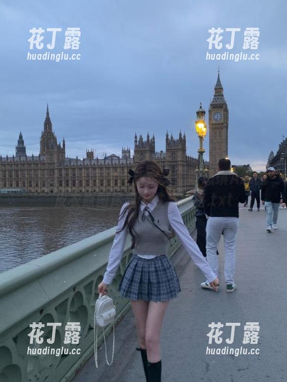 魅妍社 - 私房时尚新定义：陈思琪Art的皮衣原图尽显个性与风格.txt