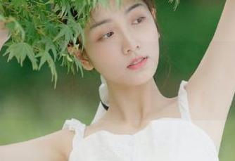 微密圈 - 精选鹿瑶的短裙写真集，尽显时尚与优雅的完美结合.txt